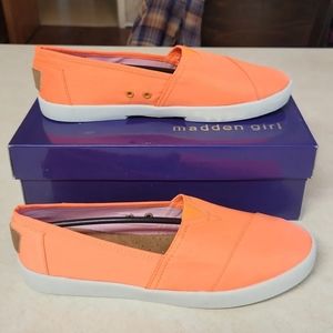 NIB Women's Madden Girl Orange "Sail" Slip On Boat Athletic Comfort Flats 10